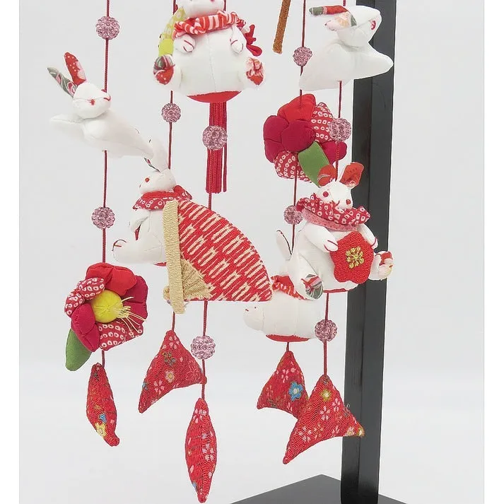 つるし雛 うさぎスワロ玉赤 飾台付 つり飾り